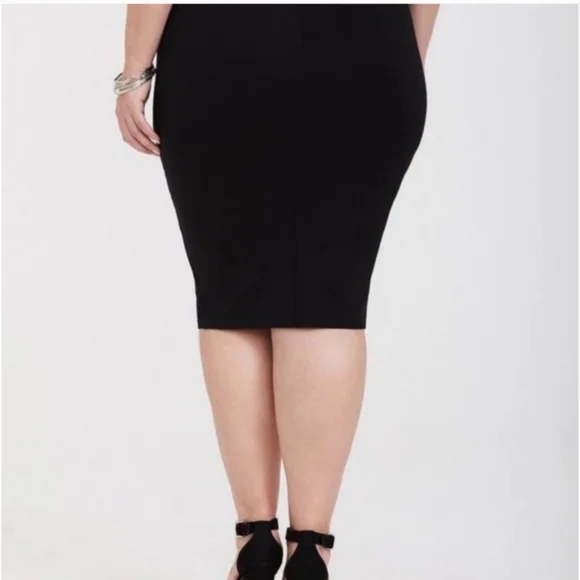 Elegant Black Lace-Up Skirt - Picture 2 of 6